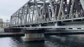 隅田川鉄橋で東京メトロ日比谷線13000系