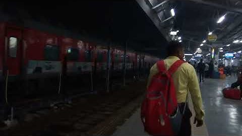 12427 - Rewa - Anand Vihar Terminal. Rewa express Arrived Prayagraj Junction.