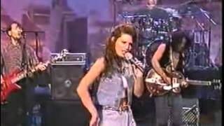 Shania Twain Bb5, C#6, D6 (sustained) and F6 in Head Voice!