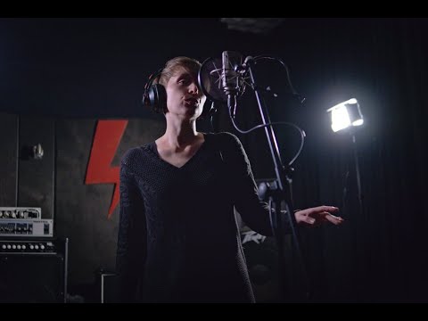 Aneta Wadowska & DJ Apgar - Protest Song 