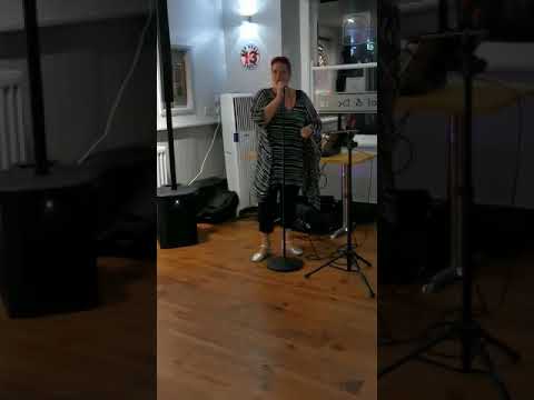 Kerry Gray singing Stereophonics Dakota