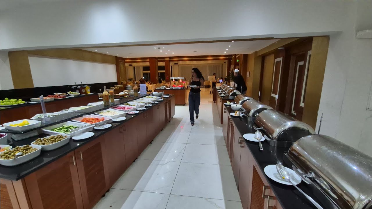 Kolacja w hotelu Constantinos The Great Beach Hotel Protaras Cypr 