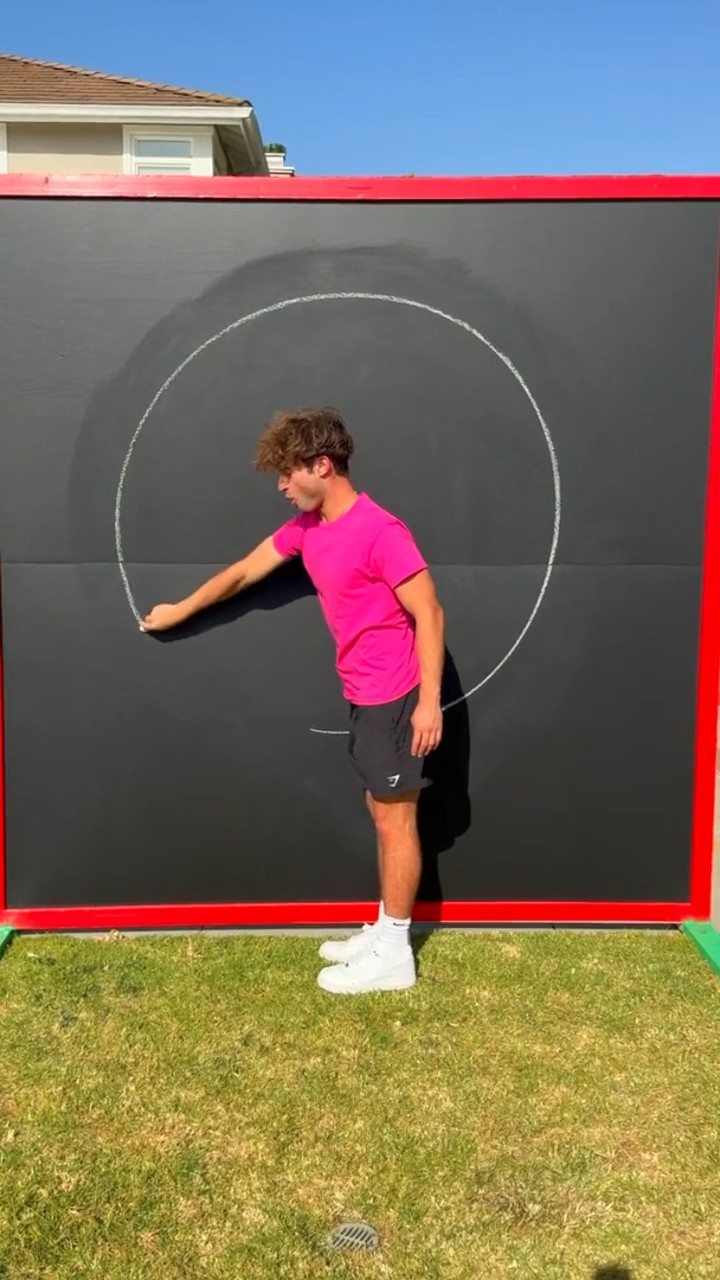 Is It Possible To Draw The PERFECT Circle? ?