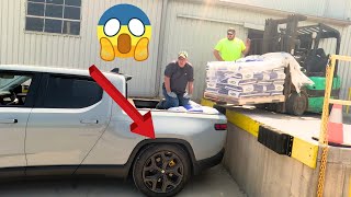 Rivian R1T Truck Bed TEST: HAULING 900 POUNDS of Fertilizer!😱