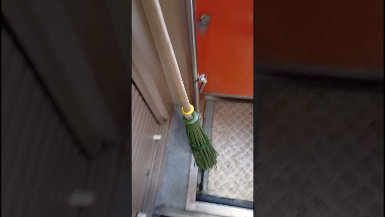 Что Происходит Между Вагонами?