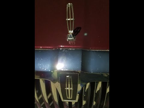 2006 Lincoln Town Car license plate bulb replacement.