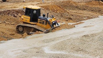 Impressive Best Action Bulldozer Use Power Pushing Soil Into Slope The Mud - អាប៊ុលរុញដីចូលភក់