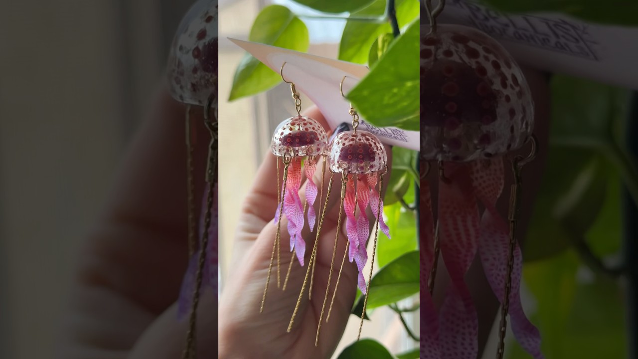 Watch me make Mauve Stinger jellyfish out of polymer clay! #polymerclayartist #earrings