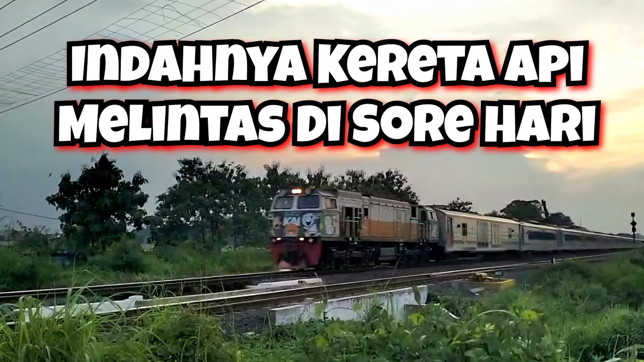 INDAHNYA KERETA API MELINTAS DI SORE HARI 