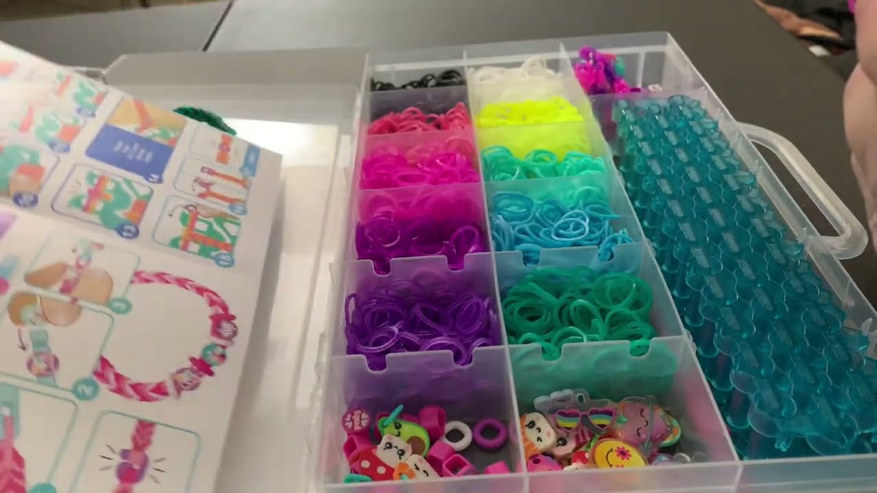 Happy Loom (Rainbow Loom) Fishtail Bracelet as a Newbie