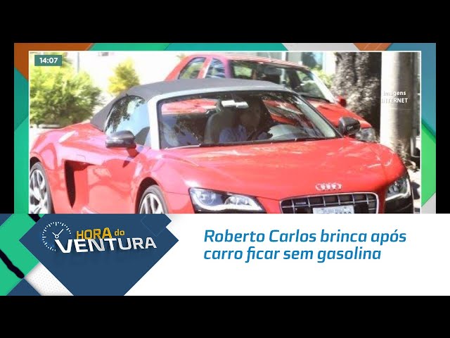Roberto Carlos brinca após carro ficar sem gasolina