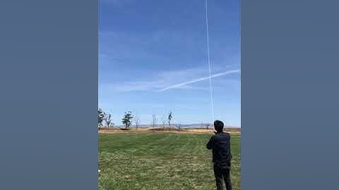 How to retrieve my drone stuck high up in a tree using another drone: part 1 - practice