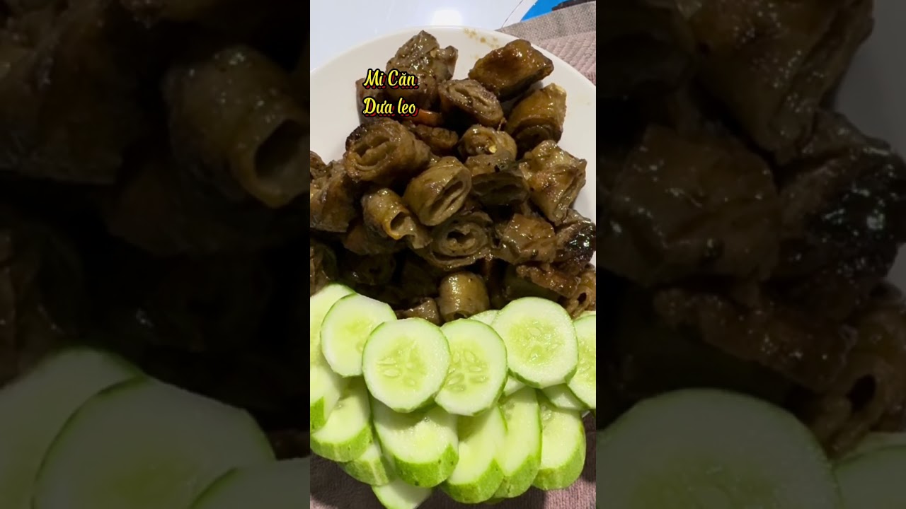 Cơm mẹ nấu: Canh rau & Mì căn ram mặn