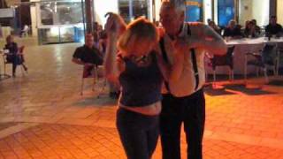 אבי ודיאנה רוקדים עם להקת קסם השיר 122 avi & daina dance.wmv
