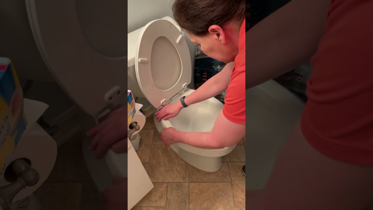 Toilet Prepping Tips For Move-Out Cleaning #cleaningtips #bathroomcleaning