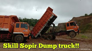 Story wa || Dump truck Hino 500 vs Mitsubishi fuso fighter STANDING! di tanjakan