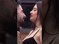 Sedat ve Elif neredeyse dudak dudağa l Aralarındaki tensel çekim gittikçe artan çift