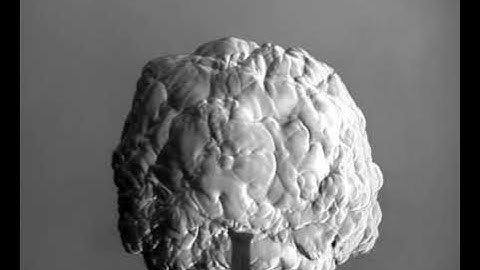 Oxygen/hydrogen mix detonated inside a soap bubble with a Tesla discharge (40,000fps, Schlieren)