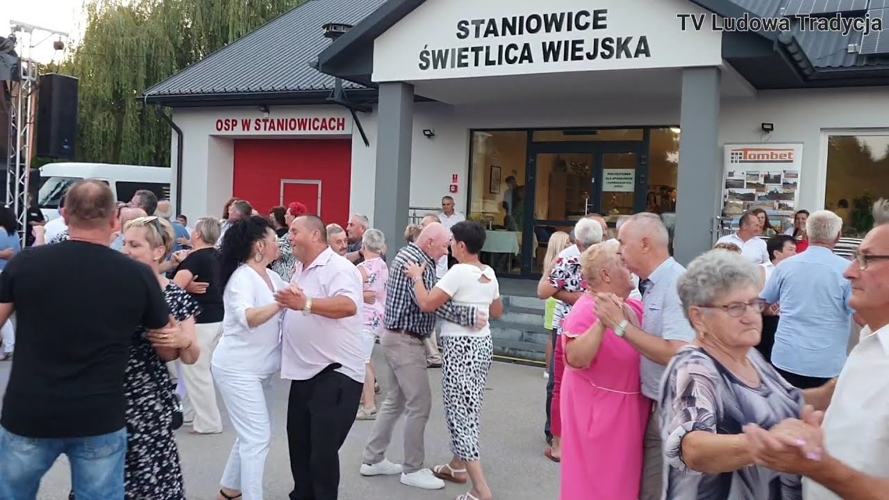 KOŁO MEGO OGRÓDECZKA ZAKWITAŁA JABŁONECZKA Kapeli Krokus z Pińczowa na Festynie pod chmurką 