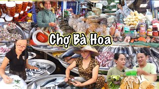 KHÁM PHÁ CHỢ BÀ HOA ĐẶC SẢN XỨ QUẢNG | ĂN THỊT LUỘC, CHẢ CÁ CHẢ MỰC CHẤM MẮM NÊM CÙNG CHỒNG