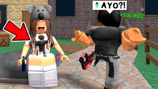 SPRAY PAINTING PLAYERS on MY SHIRT using VOICE CHAT in Roblox MM2!