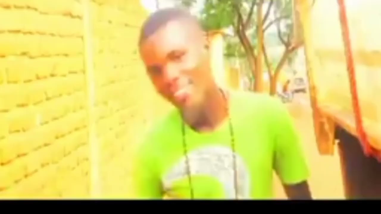 Tio Yado com a sua musica