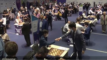 De meest ongemakkelijke schaakhanddruk ooit met Alireza Firouzja op het WK schaken 2021