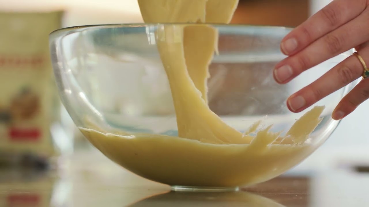 A cake being baked with Zùsto