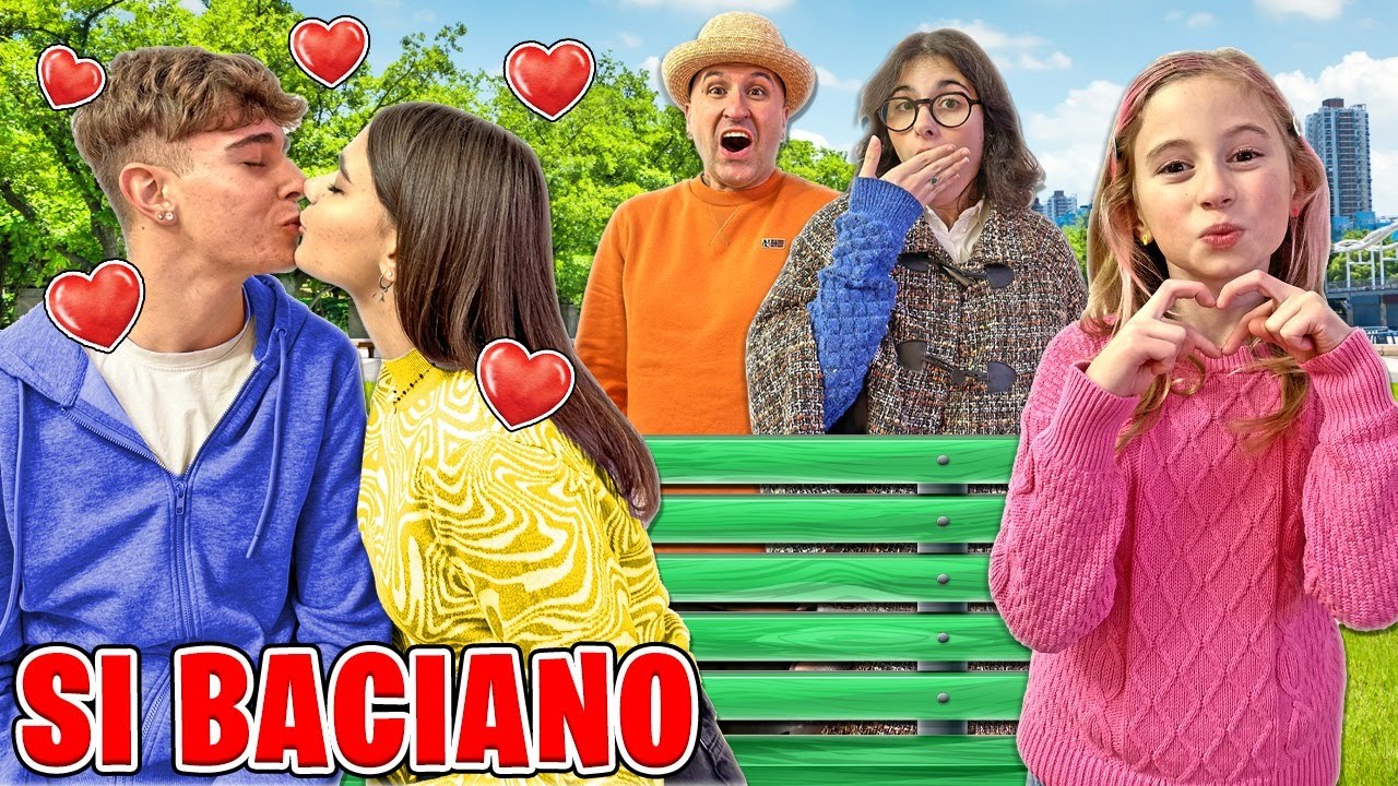 GIORGIA SCOPRE CHE LA SUA AMICA AURORA È INNAMORATA DI ANDREA E LI FA BACIARE AL PARCO GIOCHI!