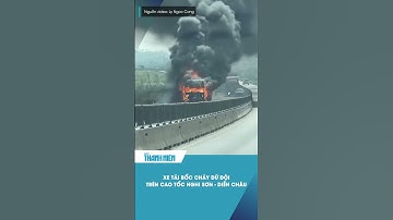 Xe tải bốc cháy dữ dội trên cao tốc Nghi Sơn - Diễn Châu #shorts #chayxe