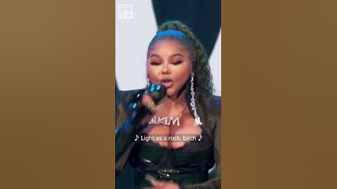 Thumbnail of Lil’ Kim Queen B Makes The #hiphopawards22 Go Wild 👸🏾🐝 #shorts #hiphopawards #hiphop