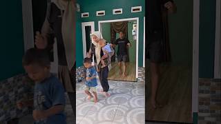 tolong tolong ada serigala di sini