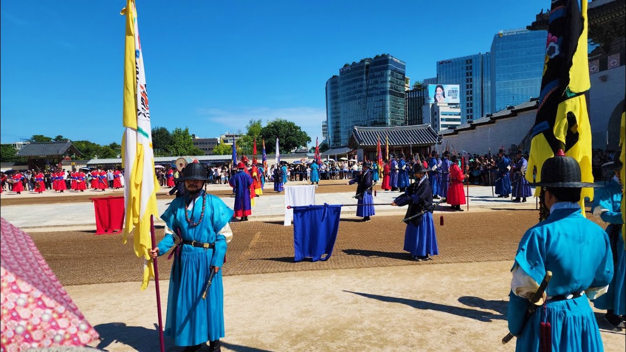 Gyeongbokgung Royal Palace Tour in Seoul 🇰🇷 | Guards, Parade & Gardens (경복궁)