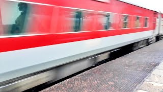 High Speed Crossing 22846 Hatia Pune Superfast Express with offlink headed RPM Royapuram WP-7