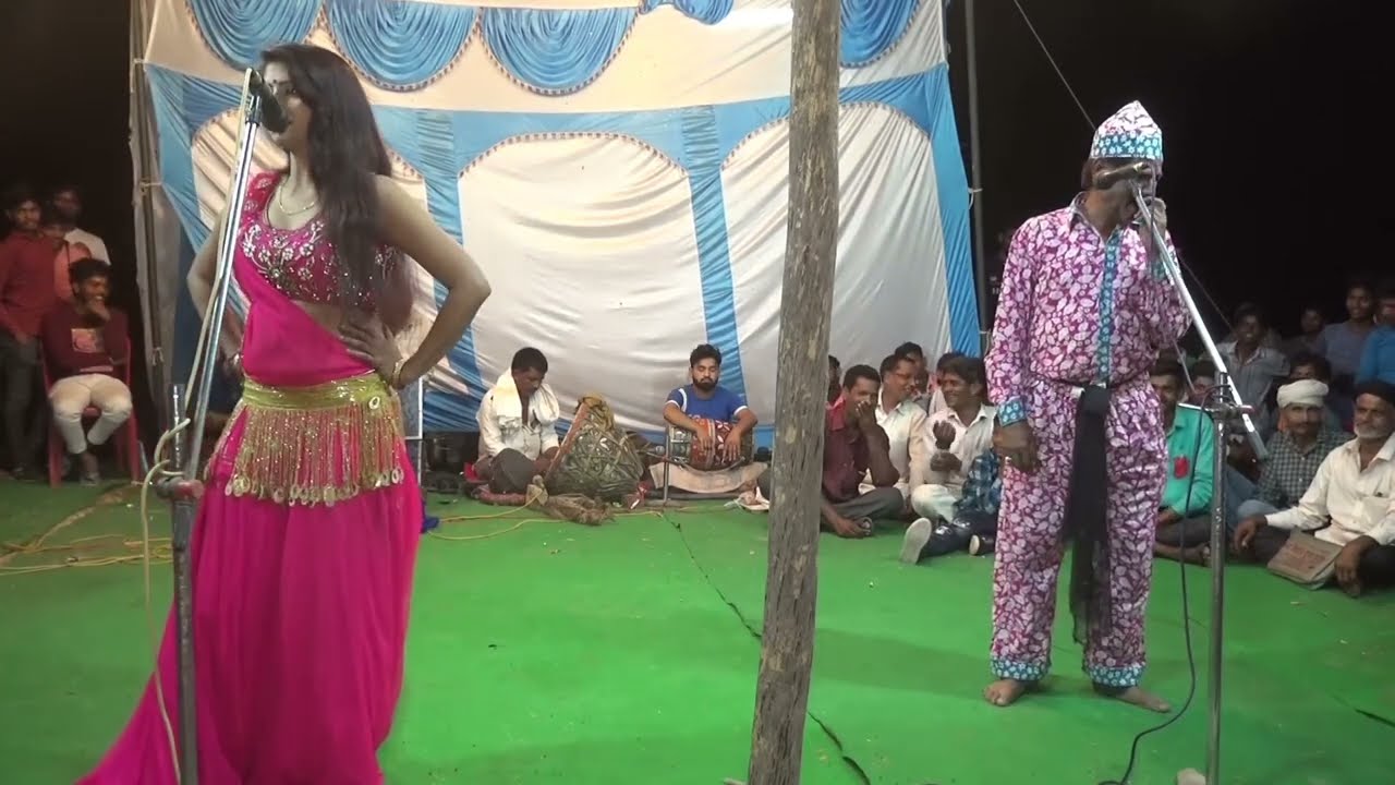 बहुत सुन्दर मेला मै नौटंकी