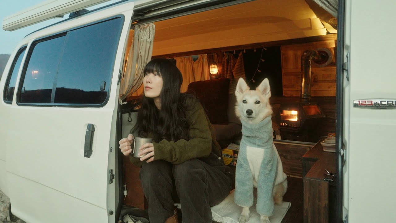 –13°C ниже нуля, в автомобиле с дровяной печью / Зимний кемпинг-влог / Самодельный кемпер