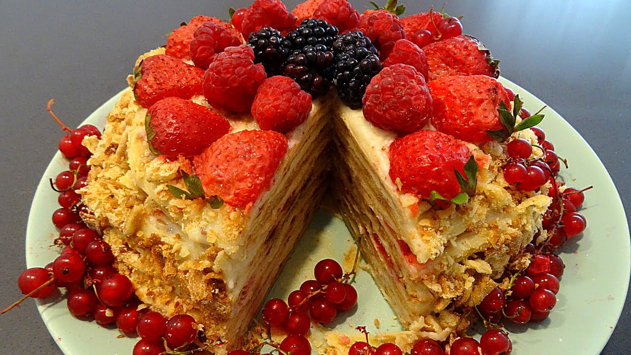 No Oven Russian Honey Cake Recipe. Honey cake with fruit.