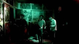 Hana Ne Zna Da Se Šali - Dolje
Hana Ne Zna Da Se Šali live @Mocvara Hana Ne Zna Da Se Šali - Dolje