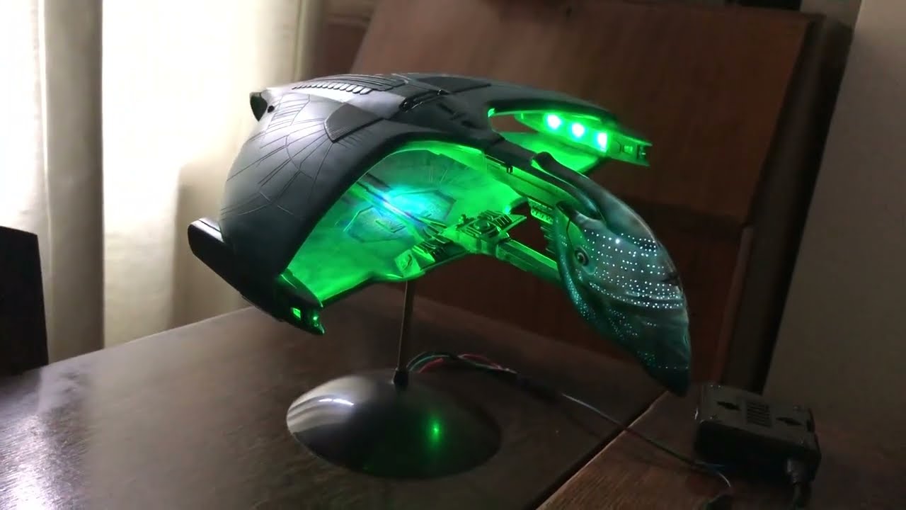 AMT Romulan Warbird With Custom LED Lights Scale Model 