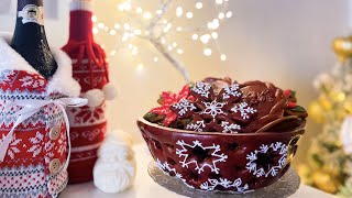 Gingerbread Bowl with gingerbread cookies.