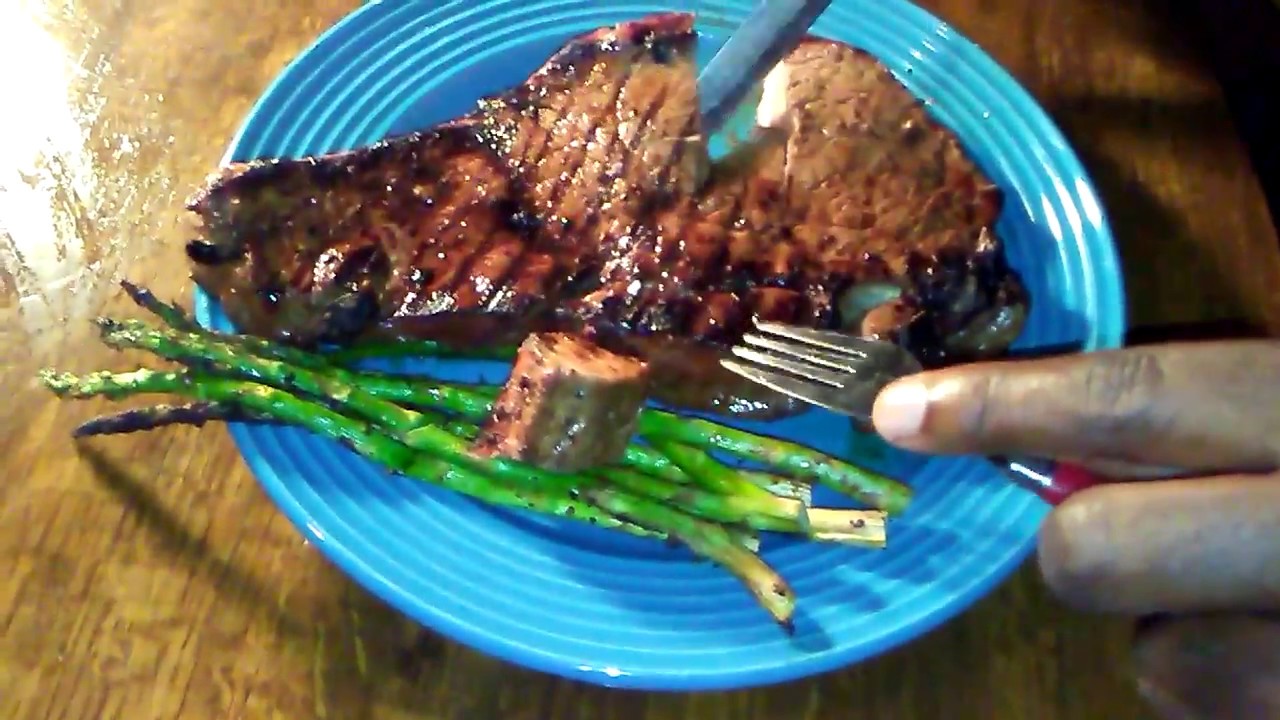 How to cook Sirloin steak on a Weber Charcoal Grill - YouTube