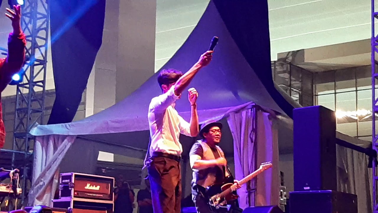 Yovie and Nuno - Menjaga Hati (Live at 'CRAVIER' Area Parkir Aquatic