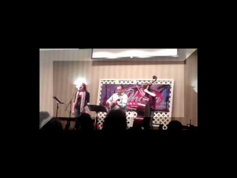 Some Where Over The Rainbow - 4 Strings of Swing