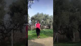 Roman Kızı Ip Atlıyor