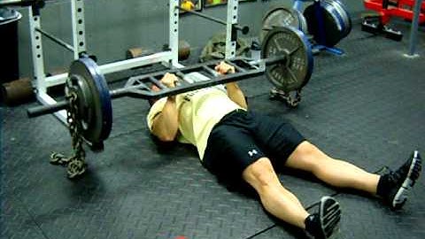 Paused Swiss bar floor press 265+chains