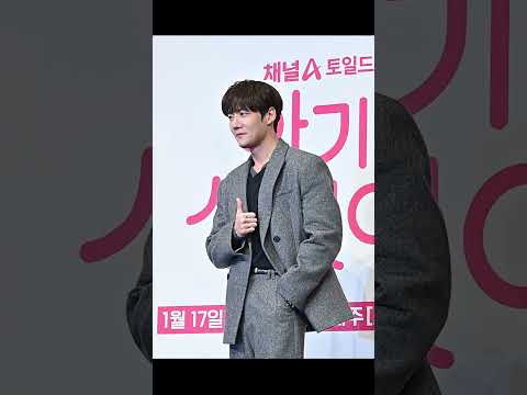 <strong>최진혁</strong> '다정한 눈빛으로 만든 하트 3종 세트'