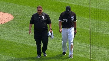 KC@CWS: Abreu leaves game with injury after falling