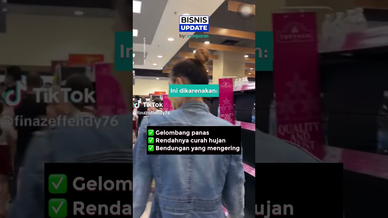 Warga Malaysia Panic Buying Air Mineral