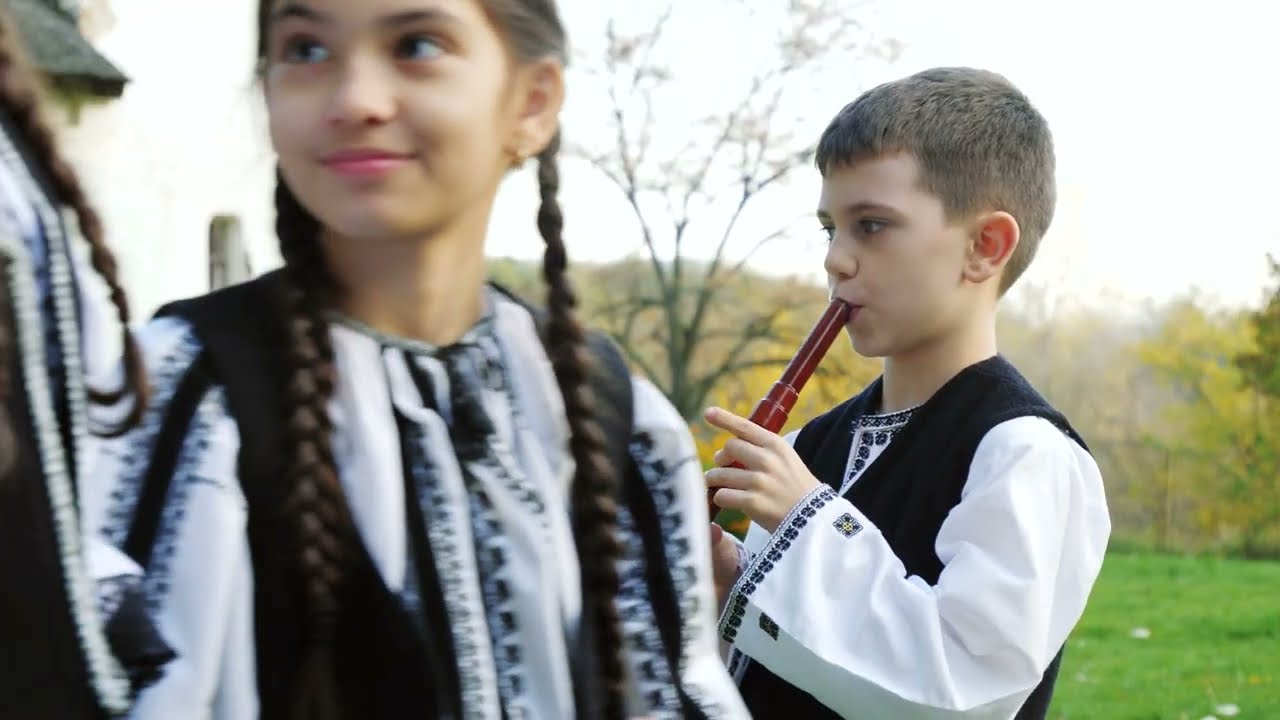 Ansamblul folcloric  ”Muguri Brâncoveni”,  prof Cosmin Bădiță  -  ”Dragu mi-i s-aud cântând”