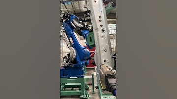 Demonstration of Yaskawa robot supporting wedling equipment applied to automated welding.